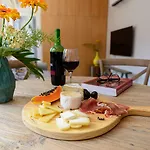 Апартаменты Sitio Dos Cavaleiros Daily Serviced